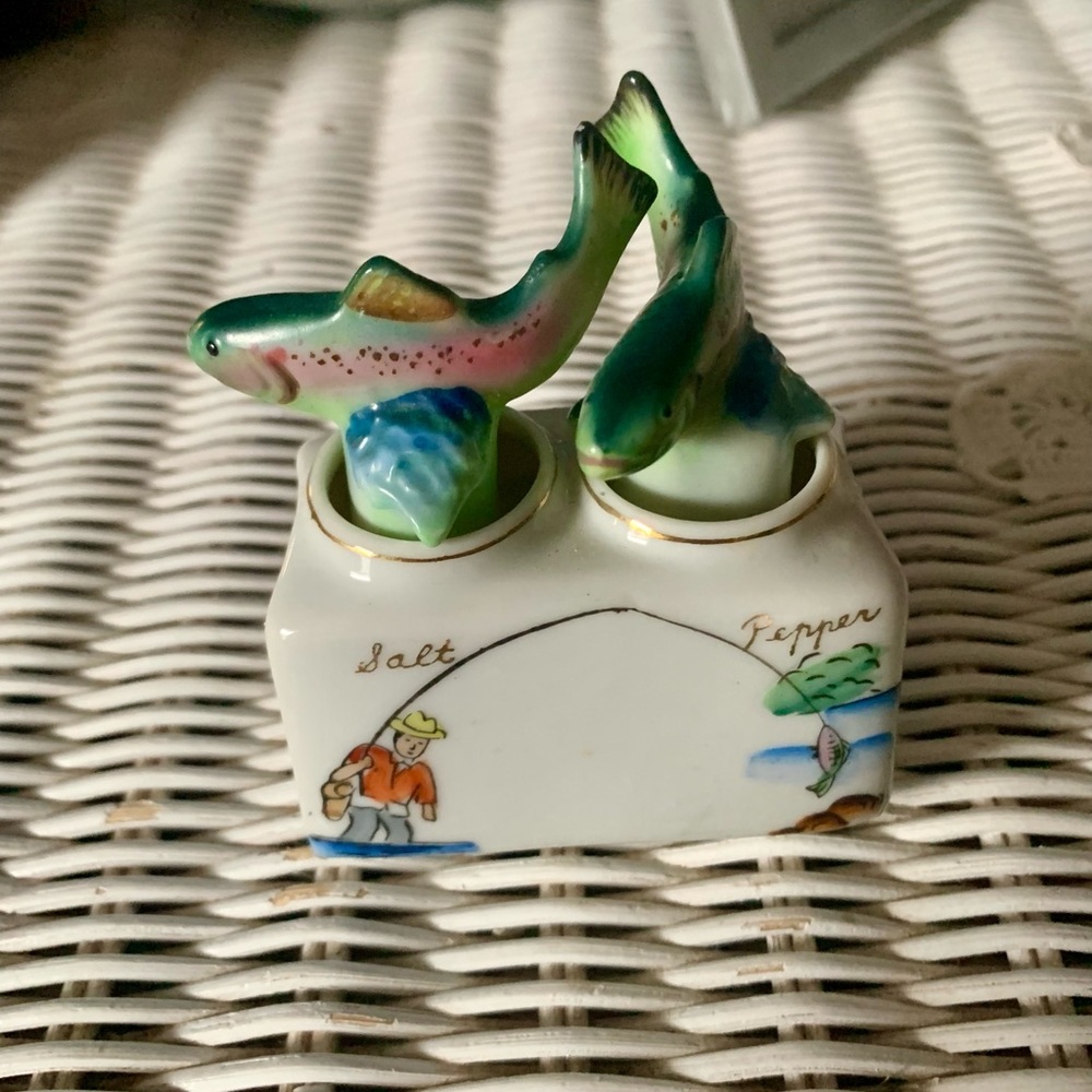 Bobble Head Salt n Pepper Fish Shaped Shakers